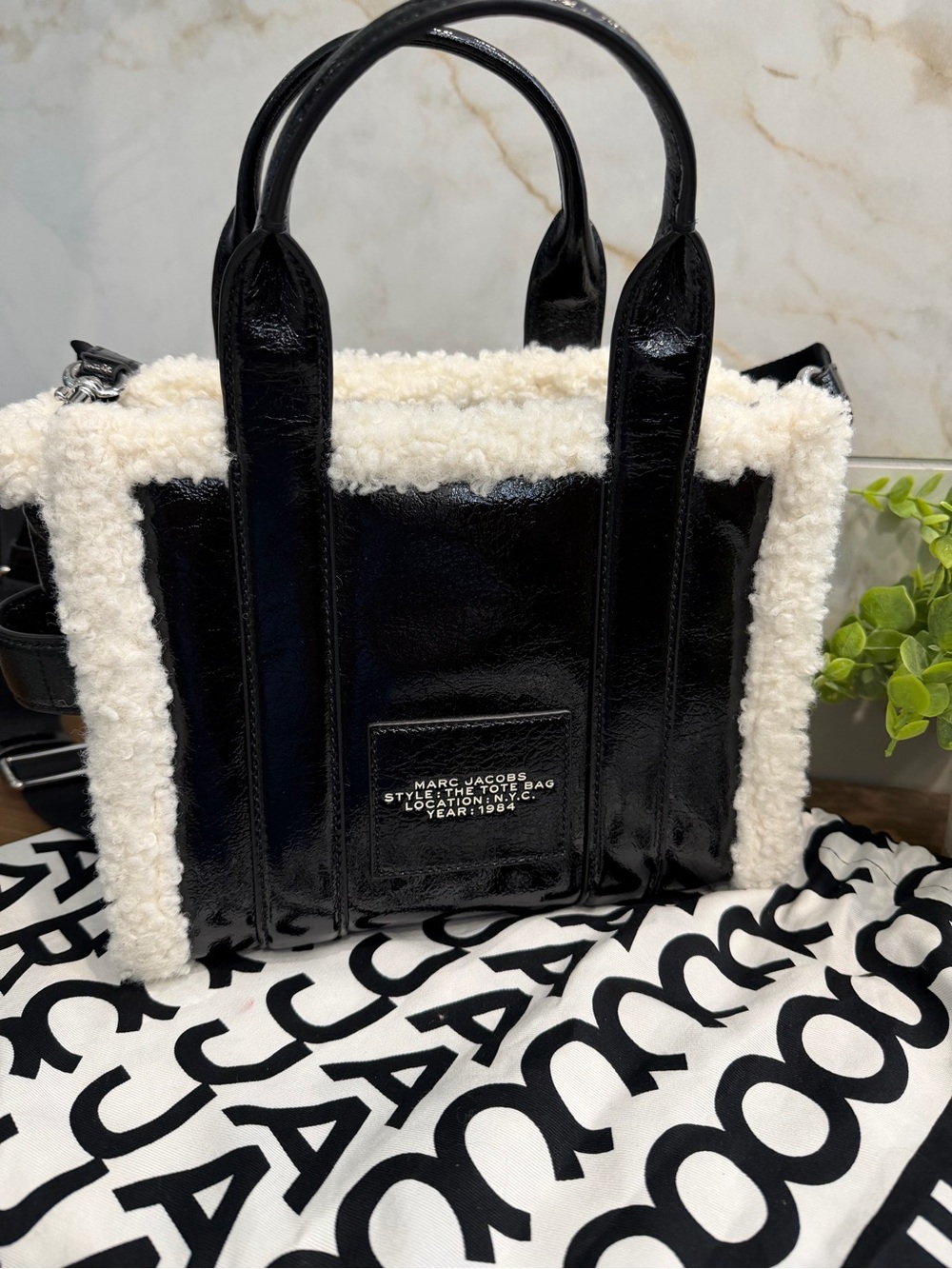 Marc Jacobs Womens “The Teddy” Black Small Tote Bag with Cream Sherpa Trim - Picture 2 of 5